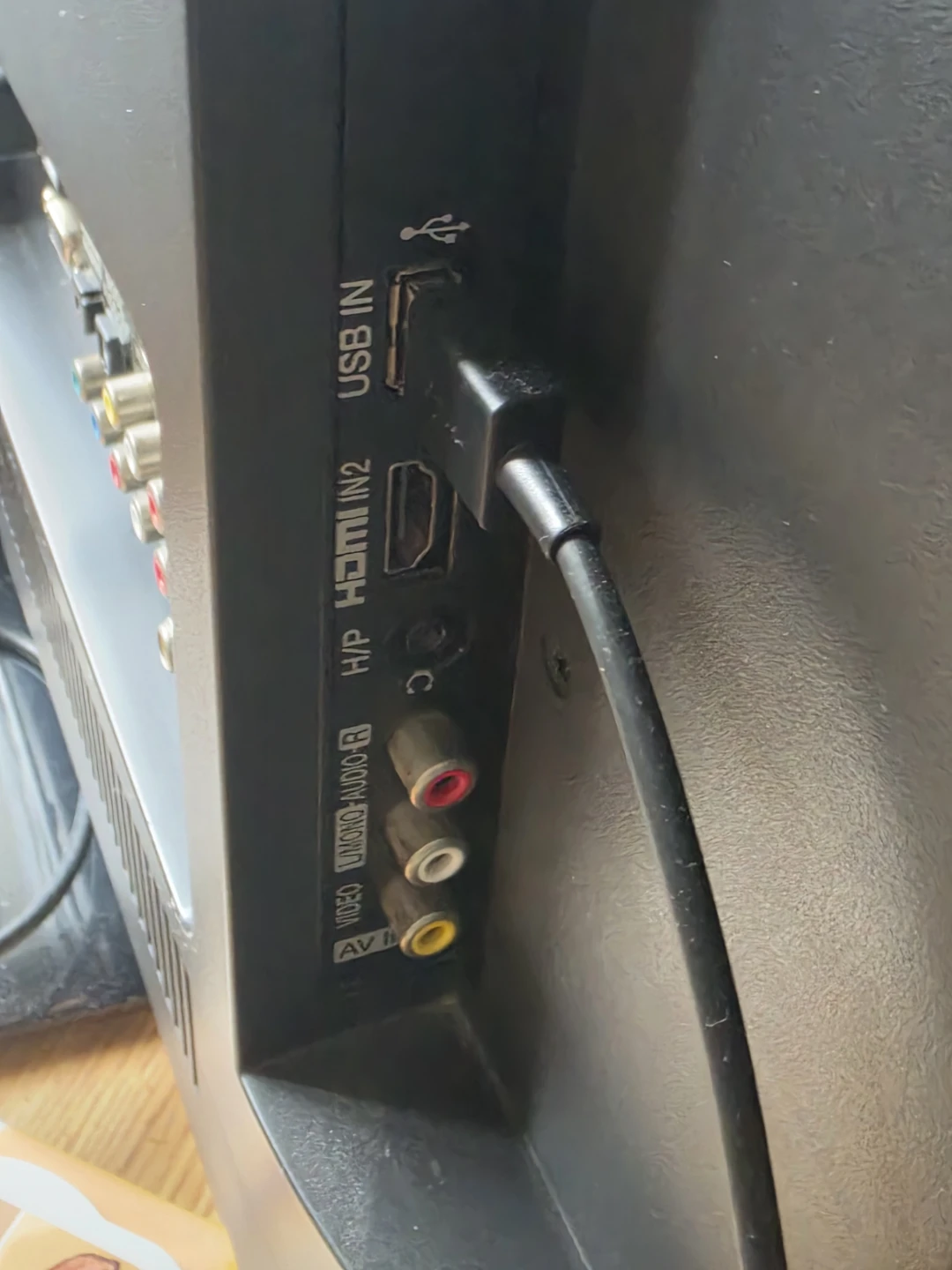 LG 32" LCD TV - photo 5