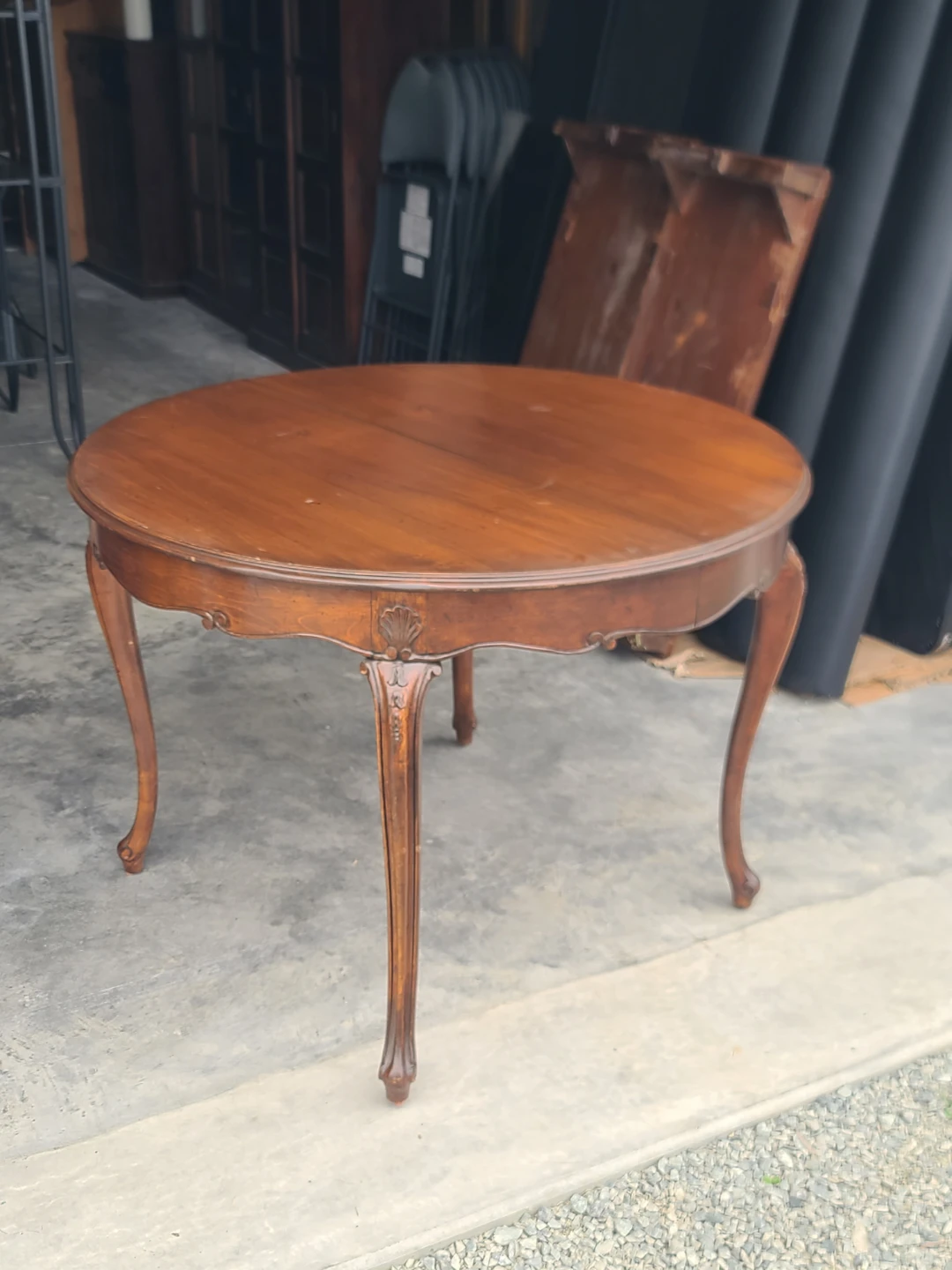 French Provincial Round Wood Extendable Dining Table with Leaves