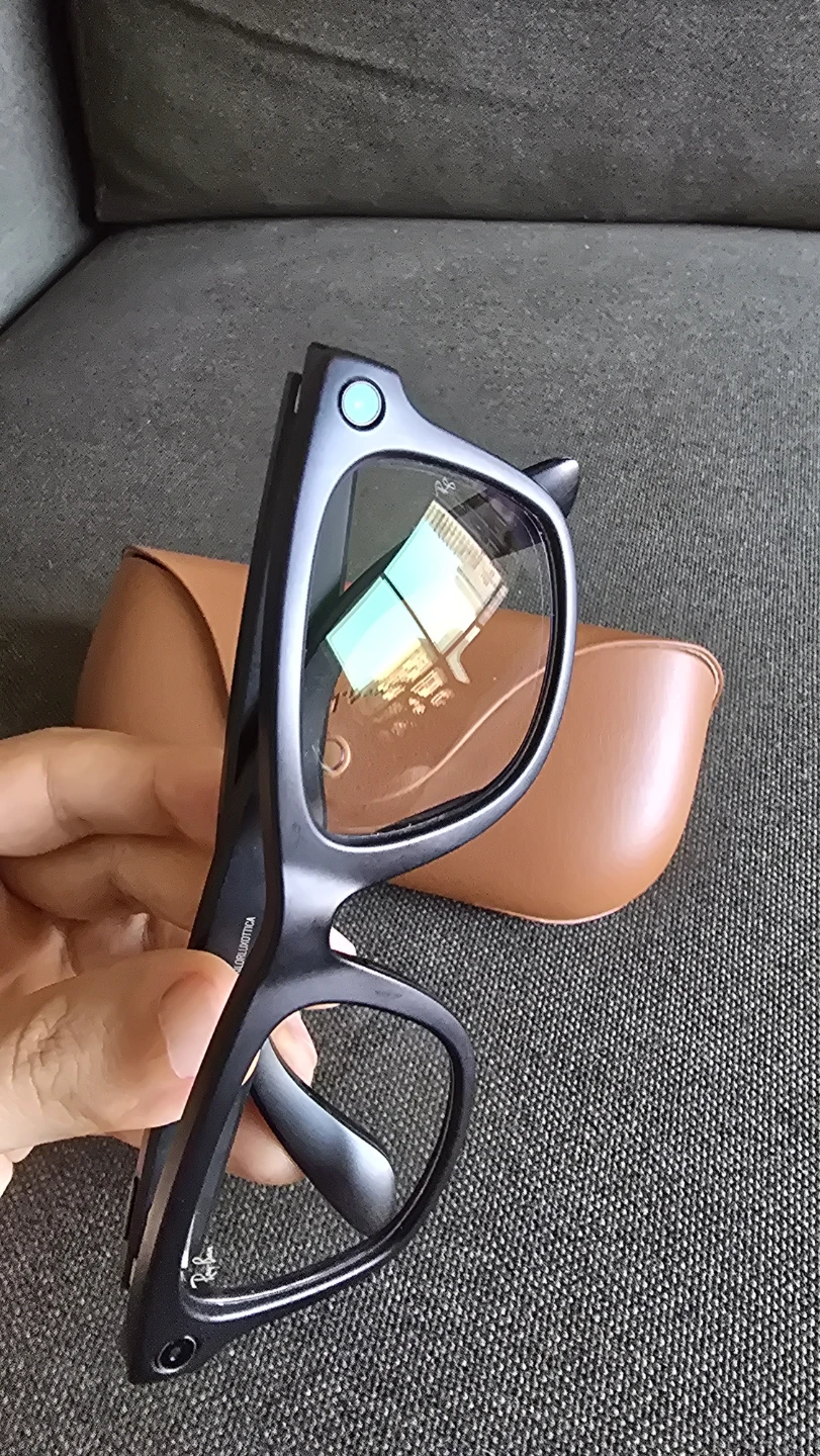 Ray-Ban Meta Smart Glasses with Transition Lenses - photo 2