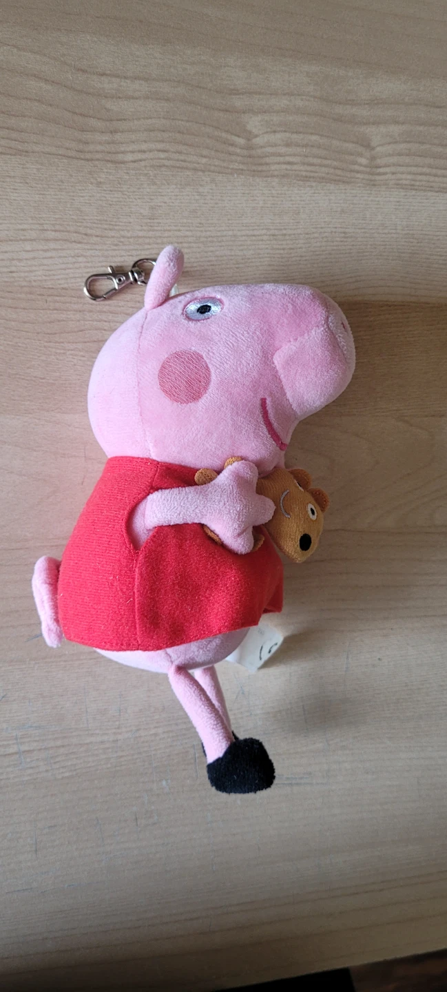 Peppa Pig's plush family + Suzy sheep.