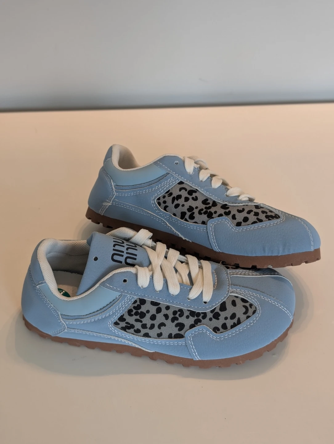 NUNUNU Kids Shoes – Youth Size 8 NEW!