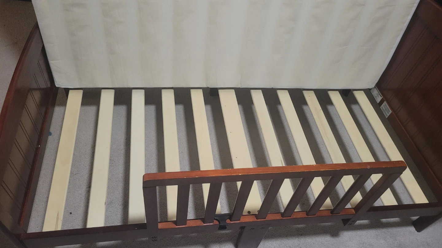 Wooden Toddler Bed with Guardrails