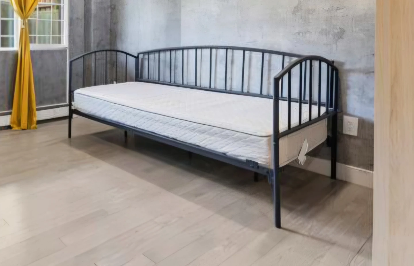 Black Metal Daybed NO Mattress (Port moody)