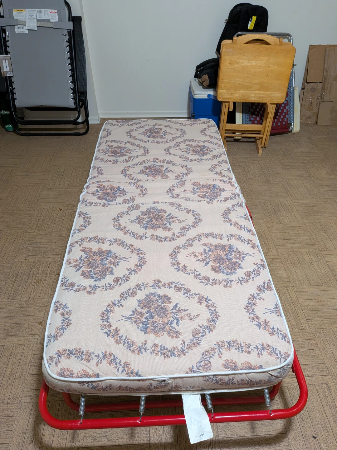 Folding Cot with Floral Mattress - photo 4