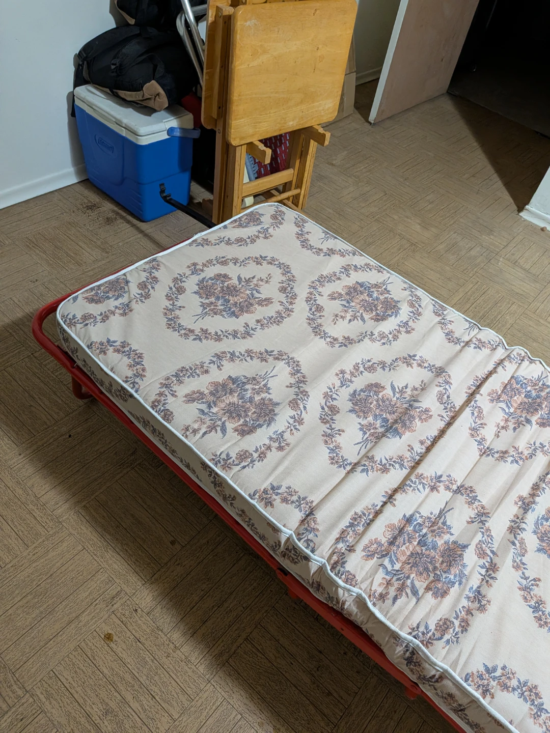 Folding Cot with Floral Mattress - photo 5