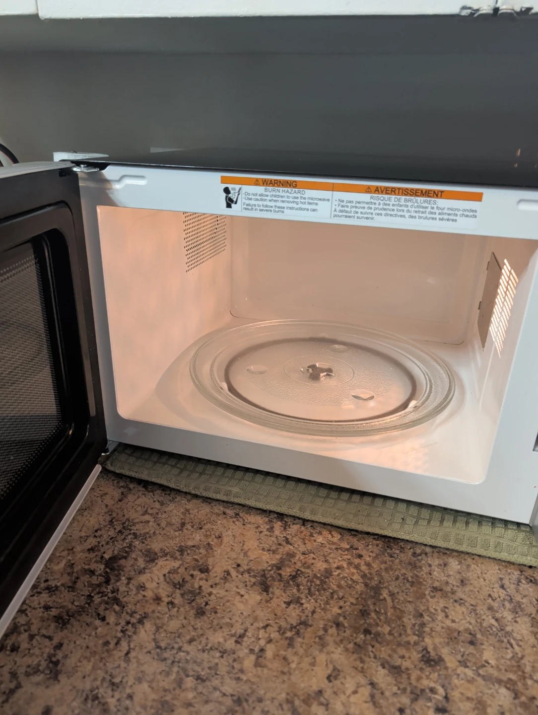 Hamilton Beach Microwave - photo 2