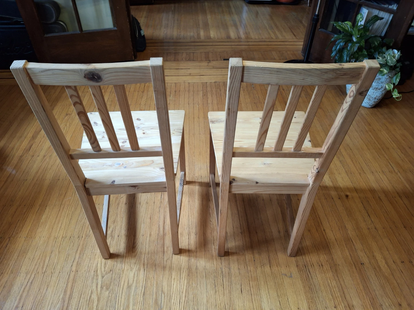 Two Pine Wood Chairs - photo 3