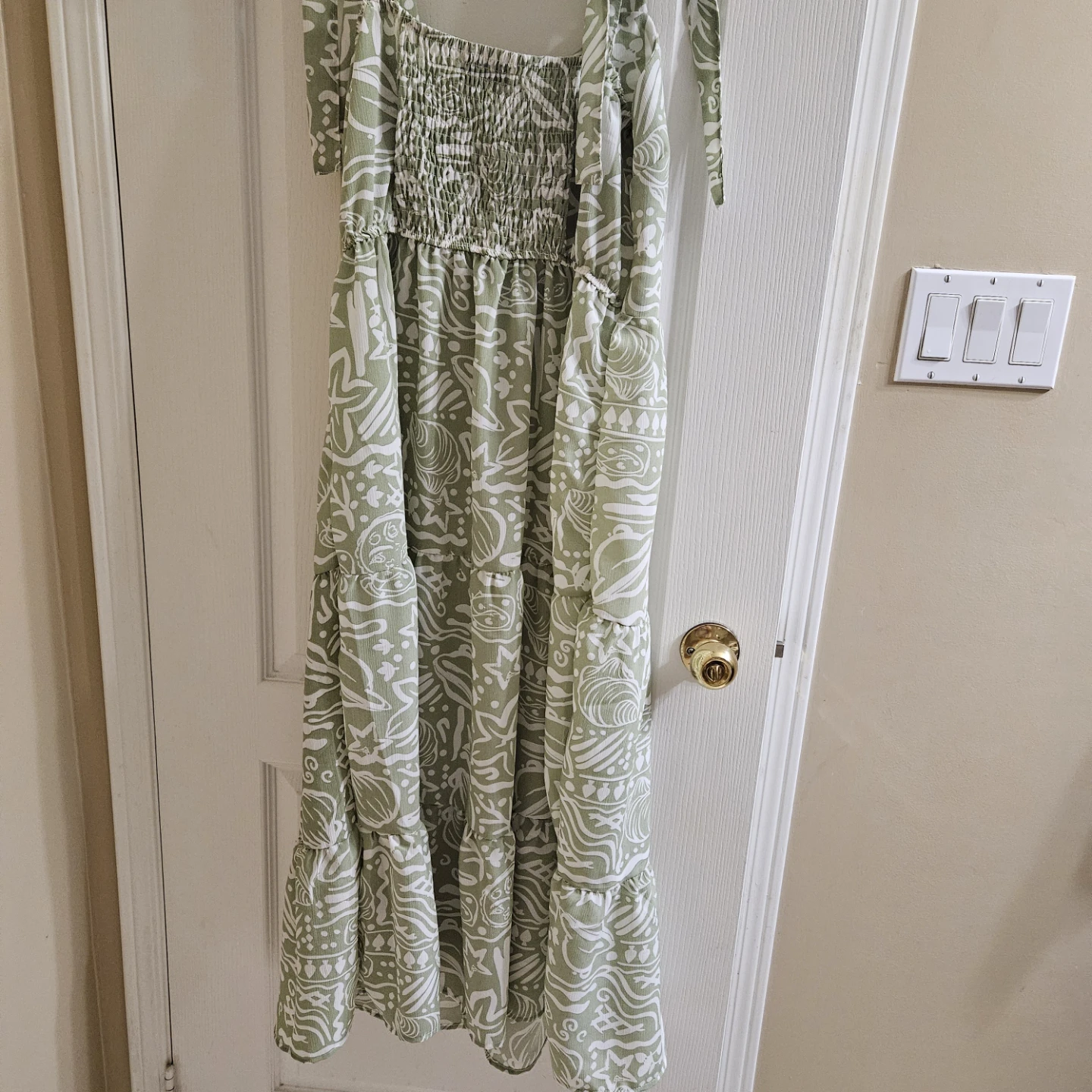 Green & White Patterned Tiered Maxi Dress  size large - photo 2