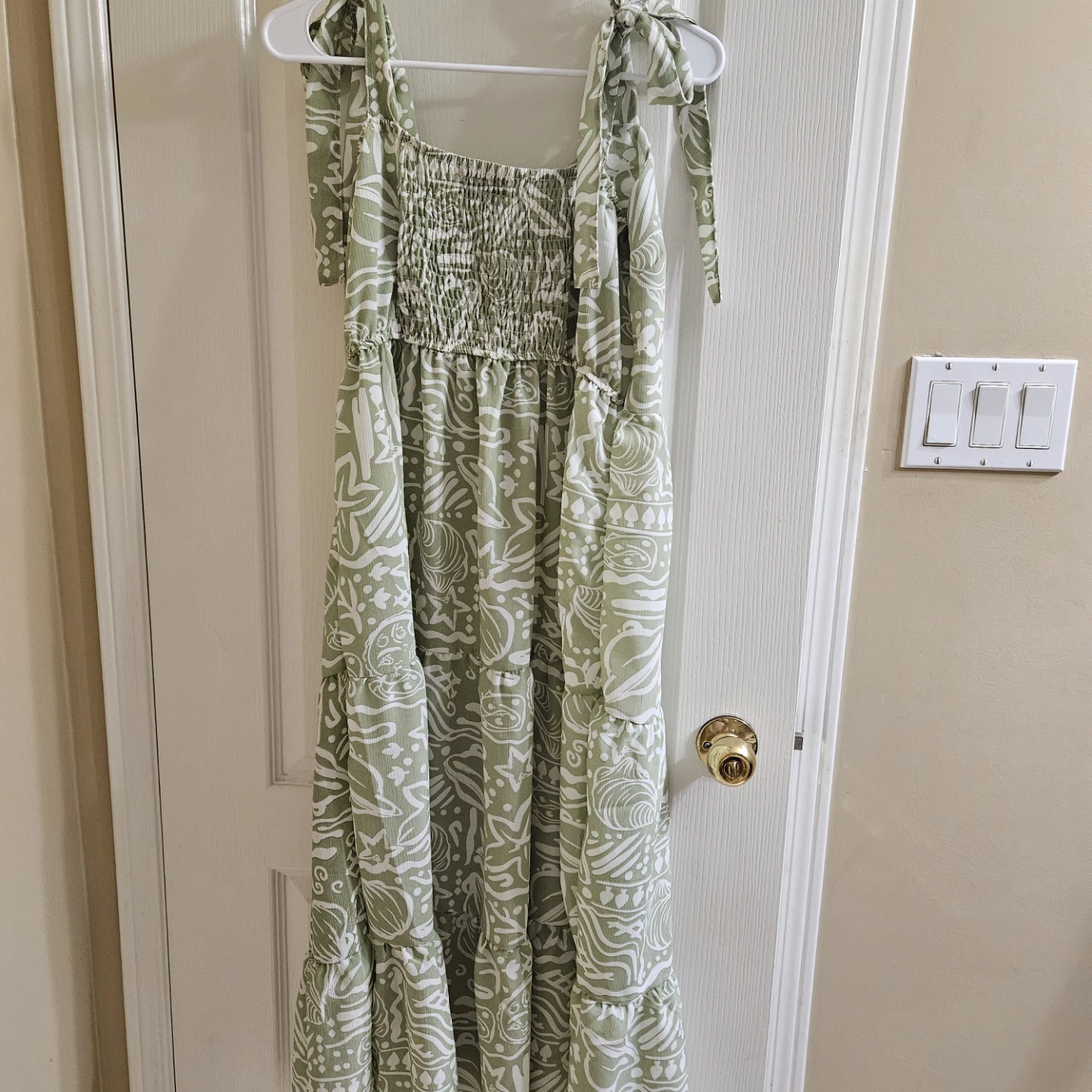 Green & White Patterned Tiered Maxi Dress  size large - photo 4