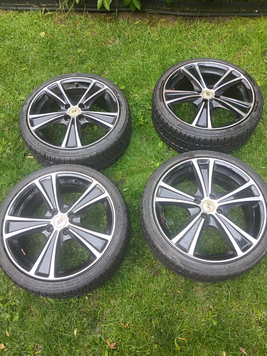 Set of 17 inch Hyundai rims with tires - photo 2