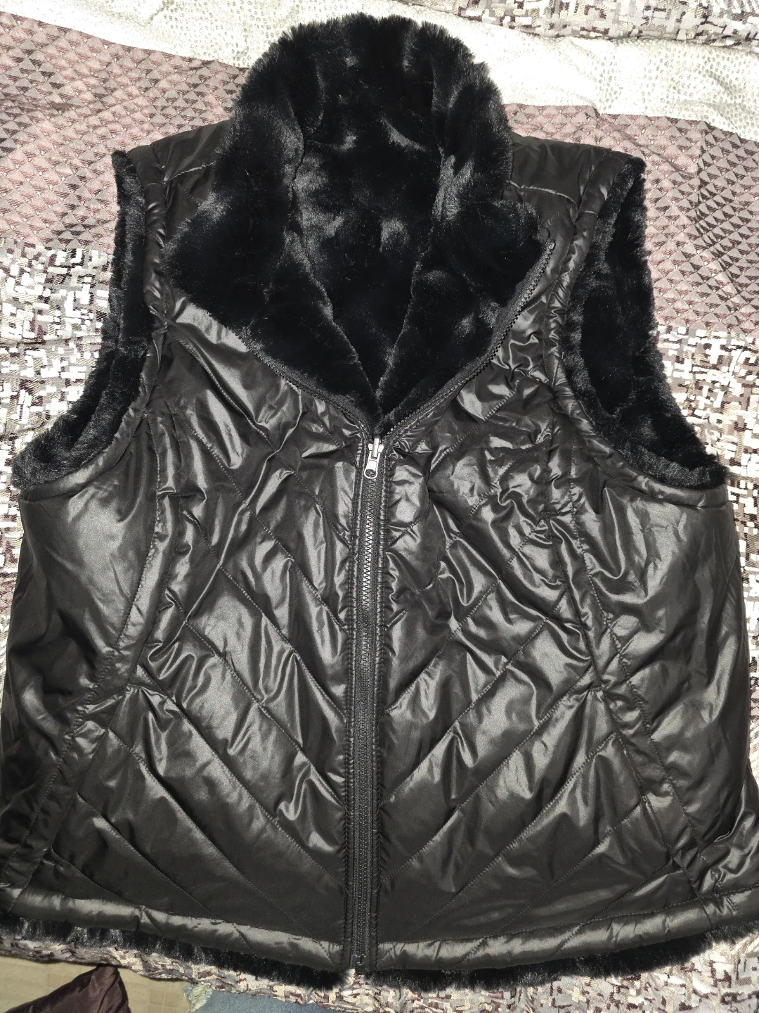 New!! Black Reversible Faux Fur & Quilted Vest - photo 3