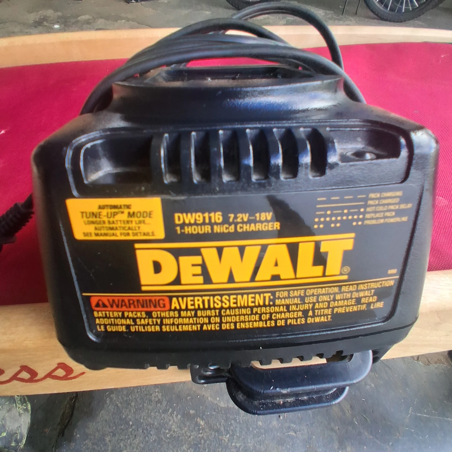 DeWalt DW9116 7.2V-18V 1-Hour NiCd Charger