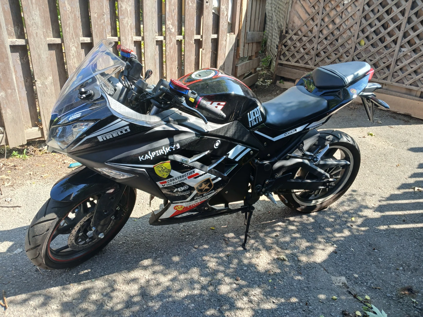 Electric motorcycle - photo 2