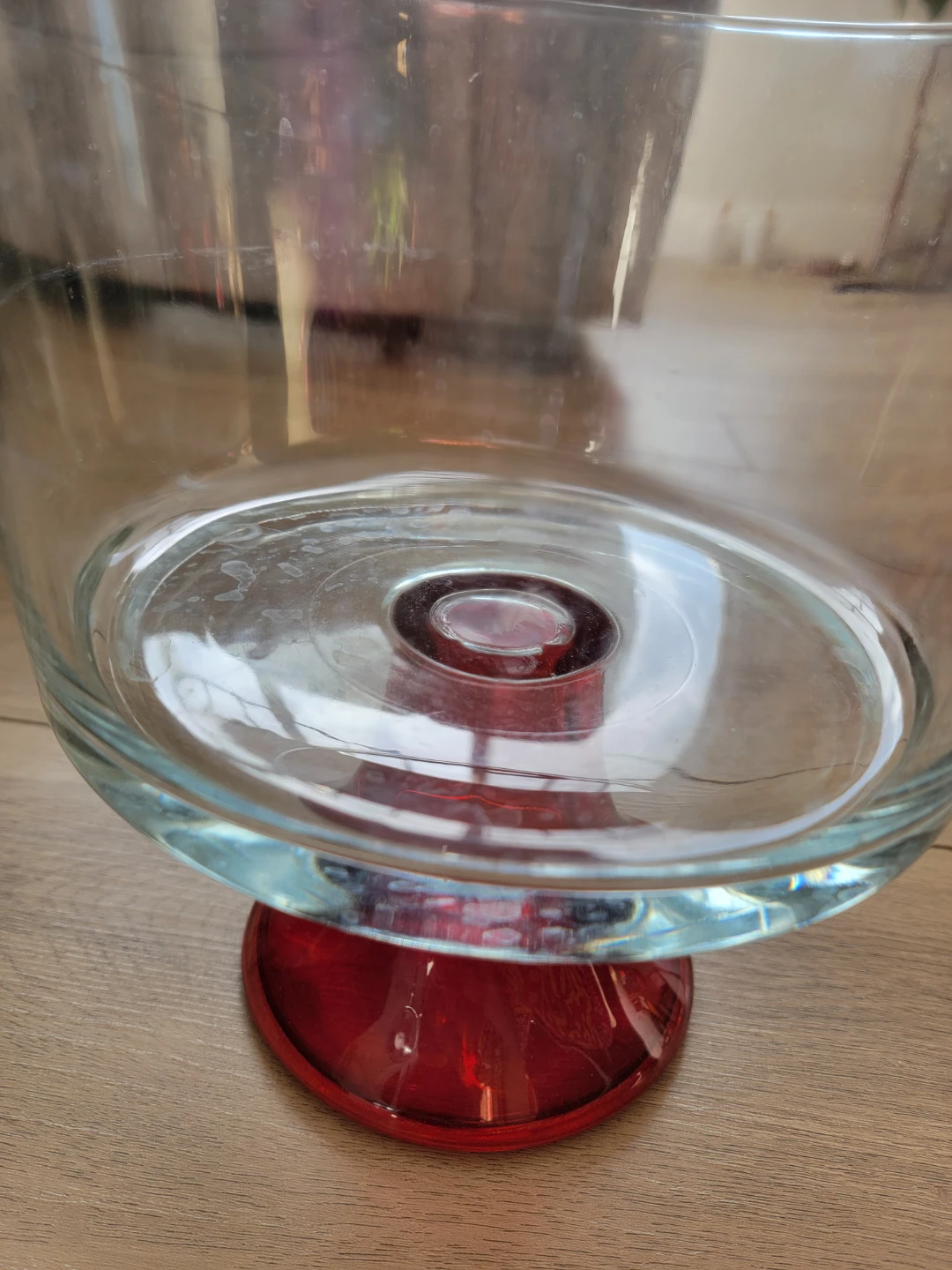 Glass trifle bowl with red base