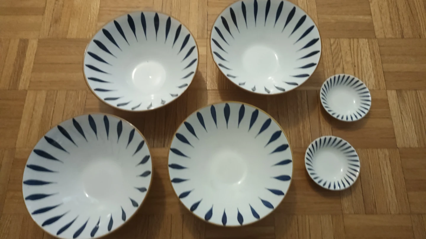 Set of 4 ceramic bowls