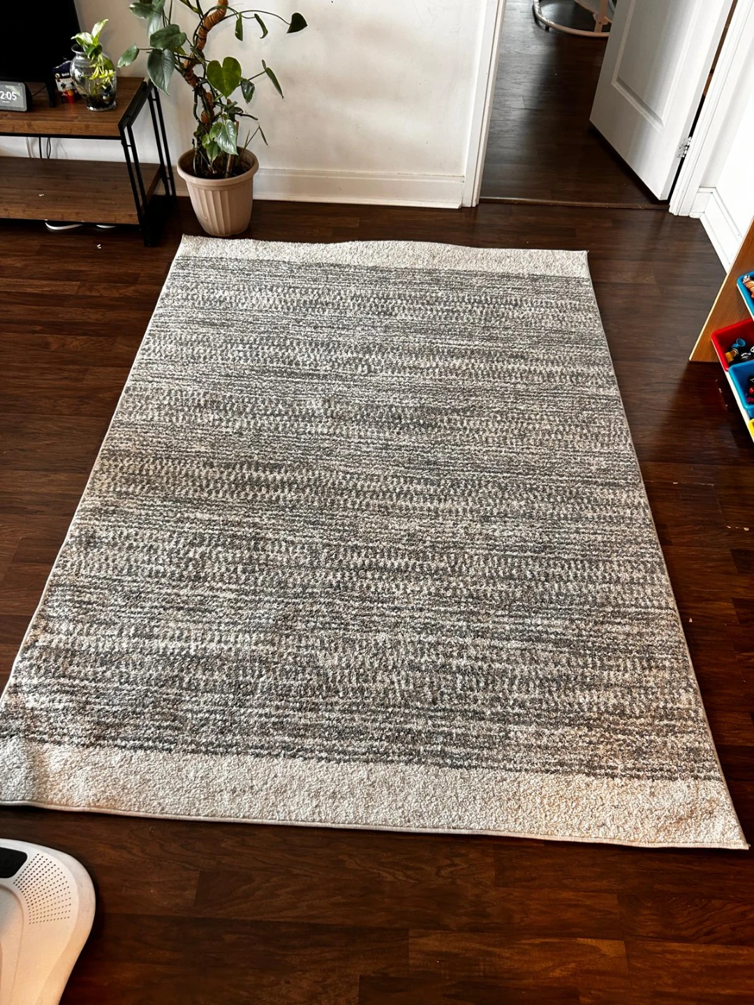 Modern Grey & Cream Area Rug – Excellent Condition (5' x 7')