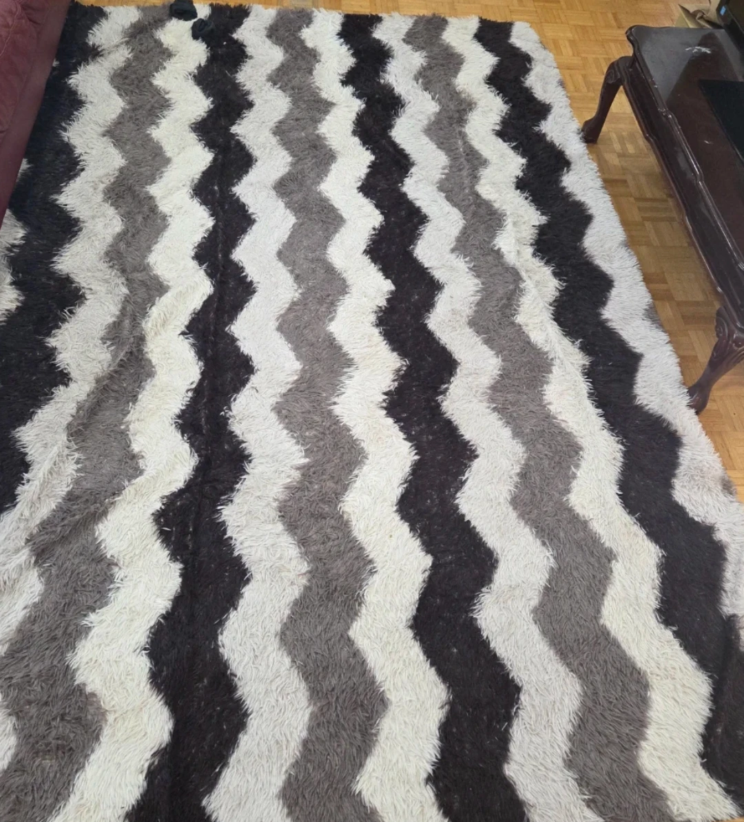 Chevron Plush Area Rug carpet - photo 2