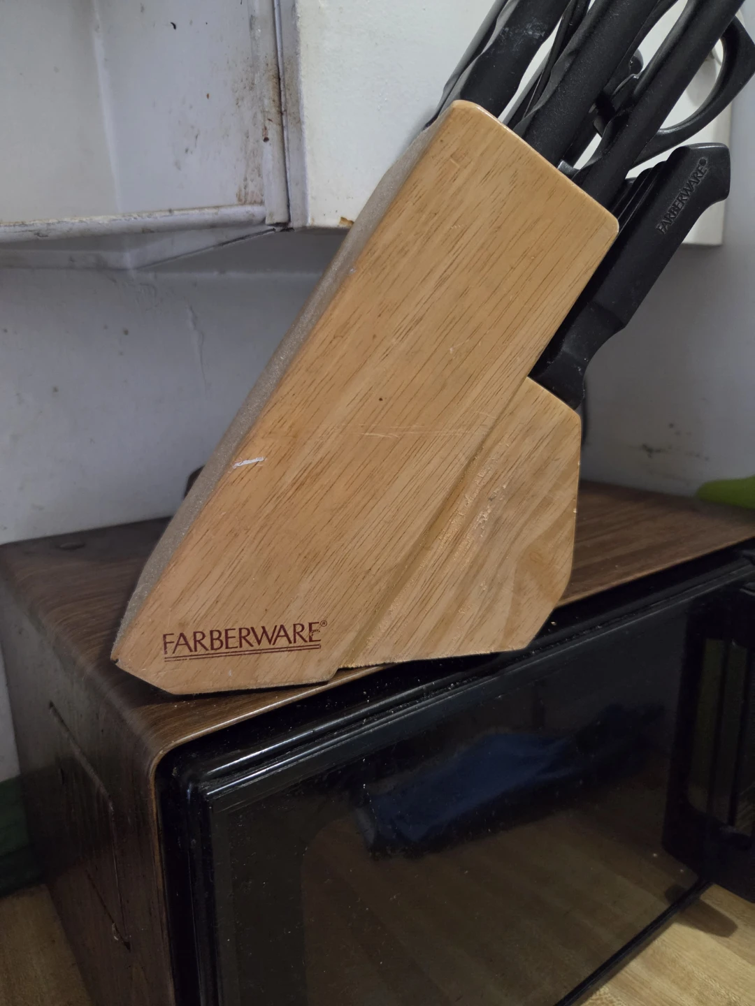 Kitchen Clearout -  FREE - furniture, appliances, storage - photo 5