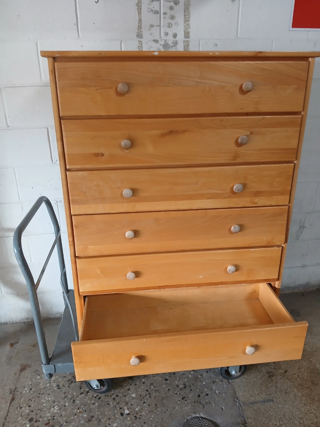 Dresser exelent condition - photo 4