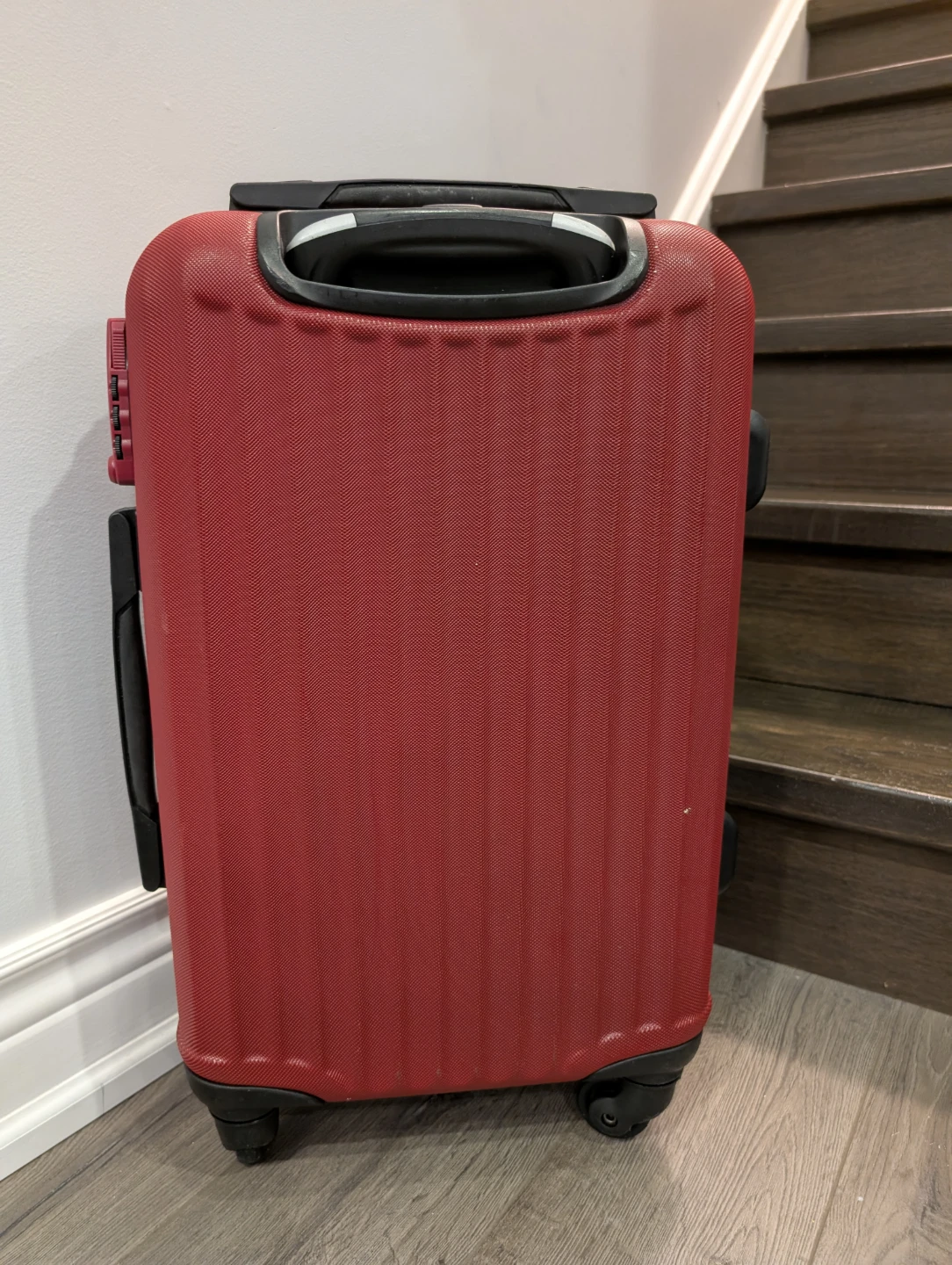 EUC - Totto Cabin / Carry-On Red Luggage - photo 4