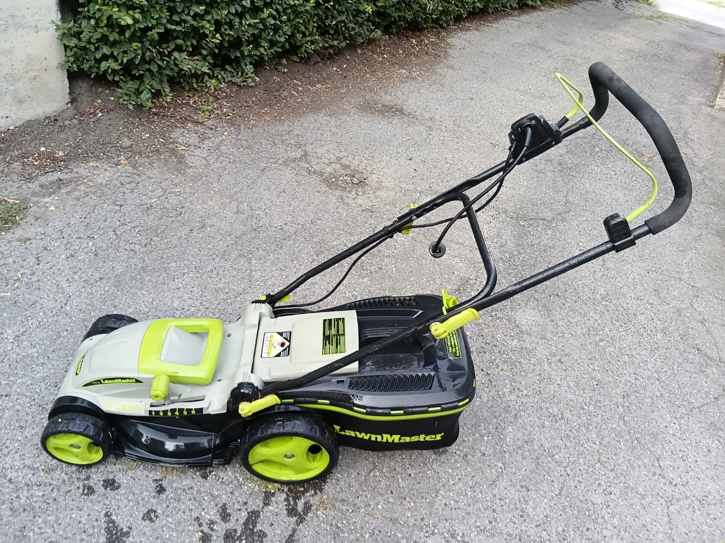 LawnMaster Compact 15" Electric Lawn Mower