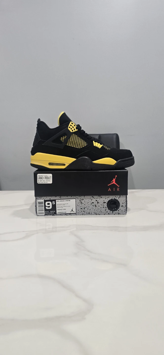 Air Jordan 4 Thunder size 9.5