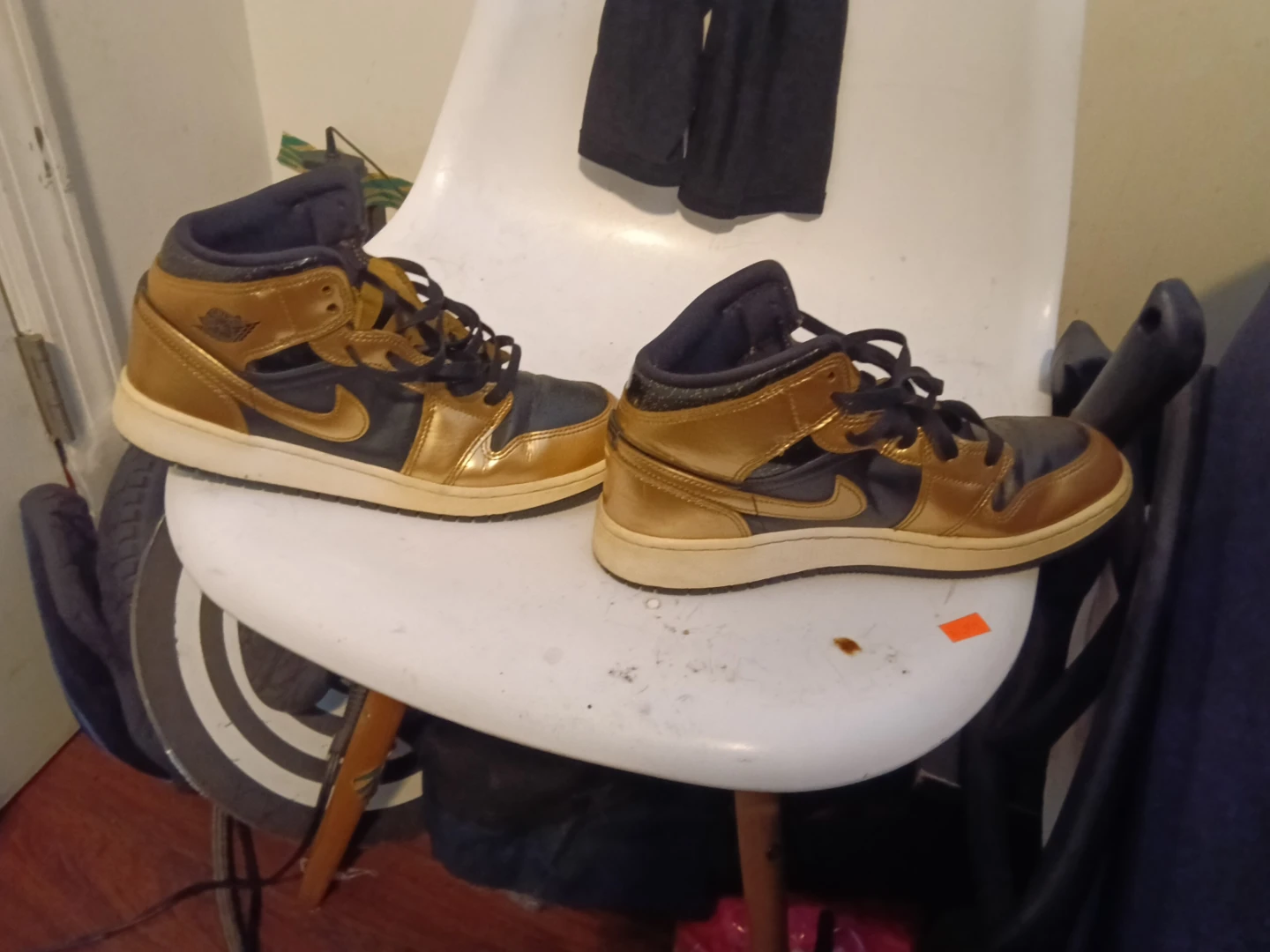 Air Jordan 1 Mid Gold Black Sneakers - photo 2