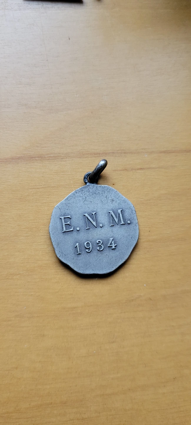 Vintage 1934 Archery Medal Pendant - photo 2