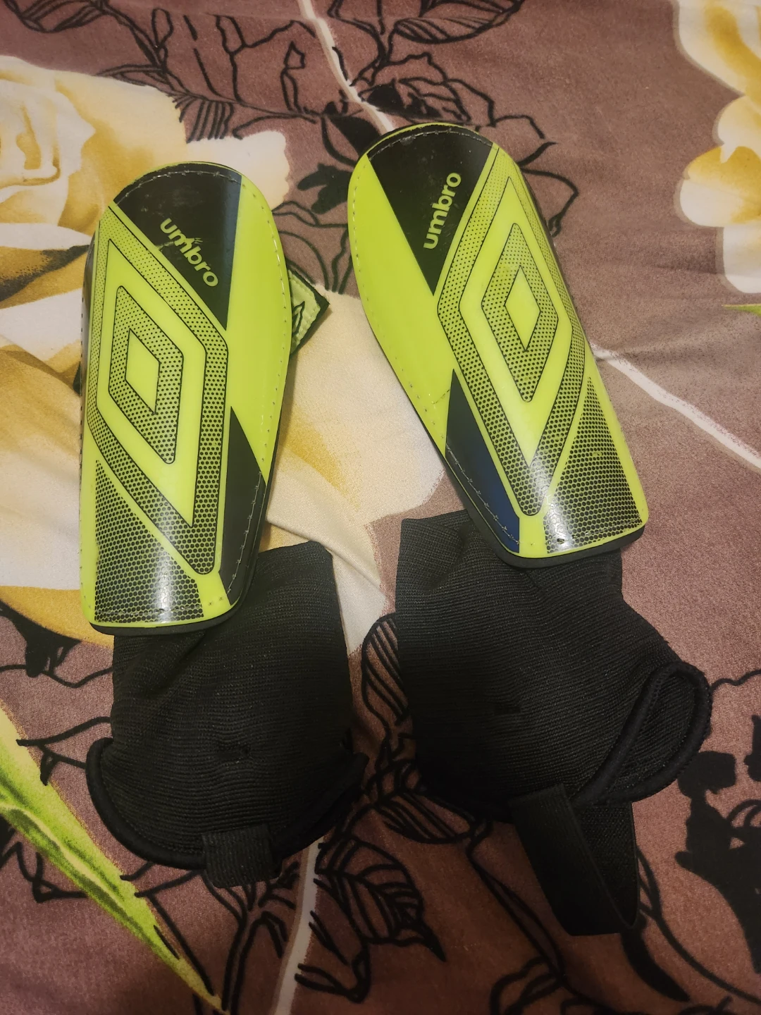 Umbro Soccer Shin Guards