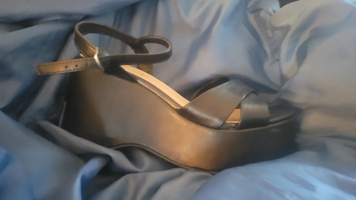 Black wedge heels