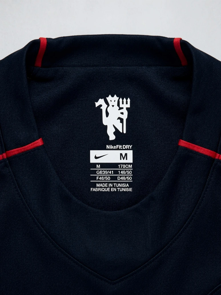 Man U 2008 black away kit - photo 3