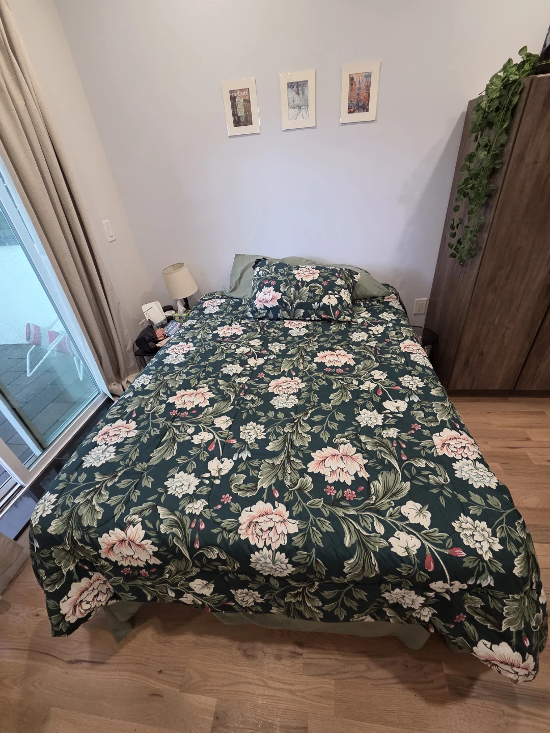 Full Bed Set – Bed Frame + Mattress + Sheets + Pillow (Like New) - photo 2