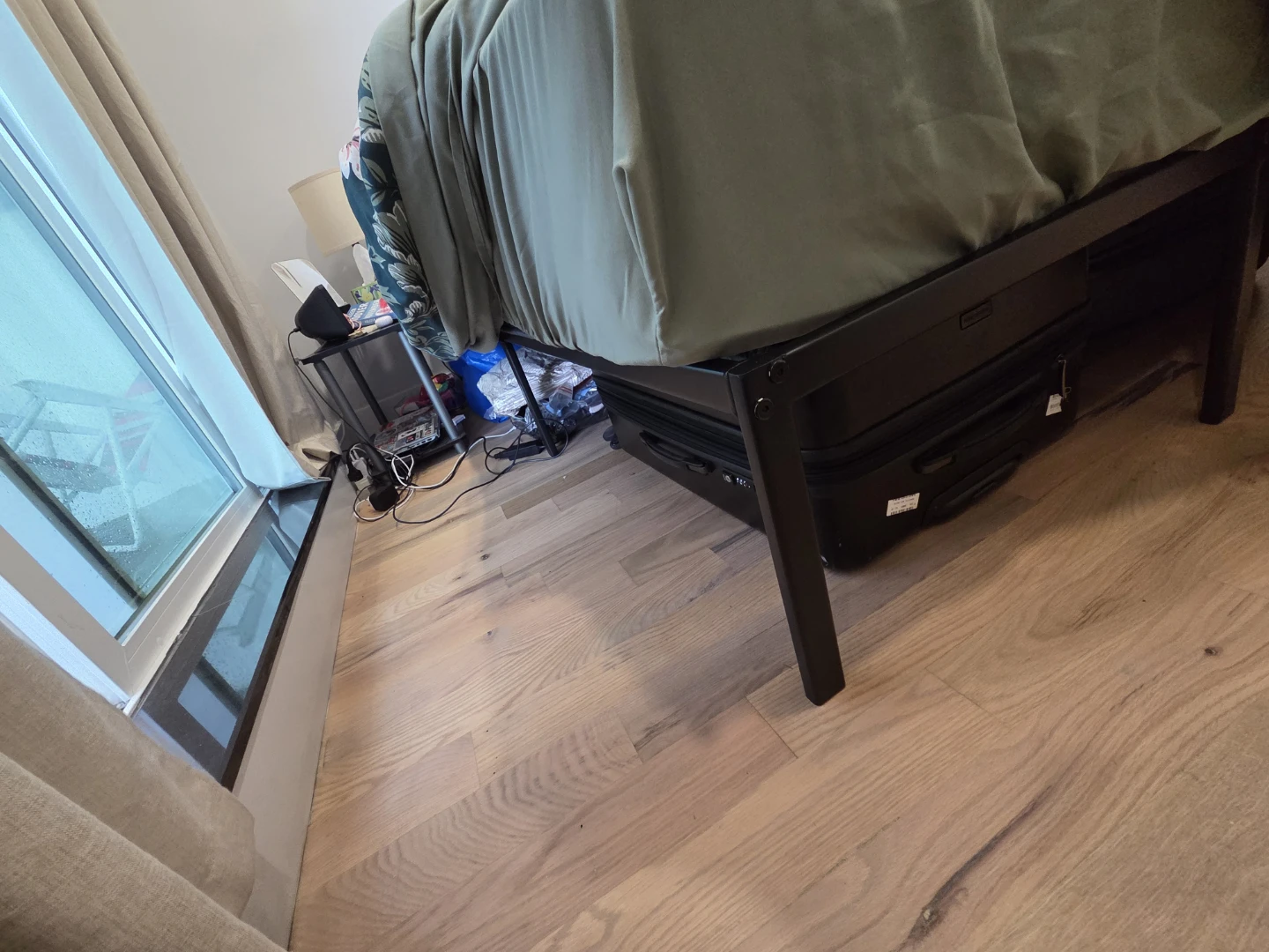 Full Bed Set – Bed Frame + Mattress + Sheets + Pillow (Like New) - photo 3