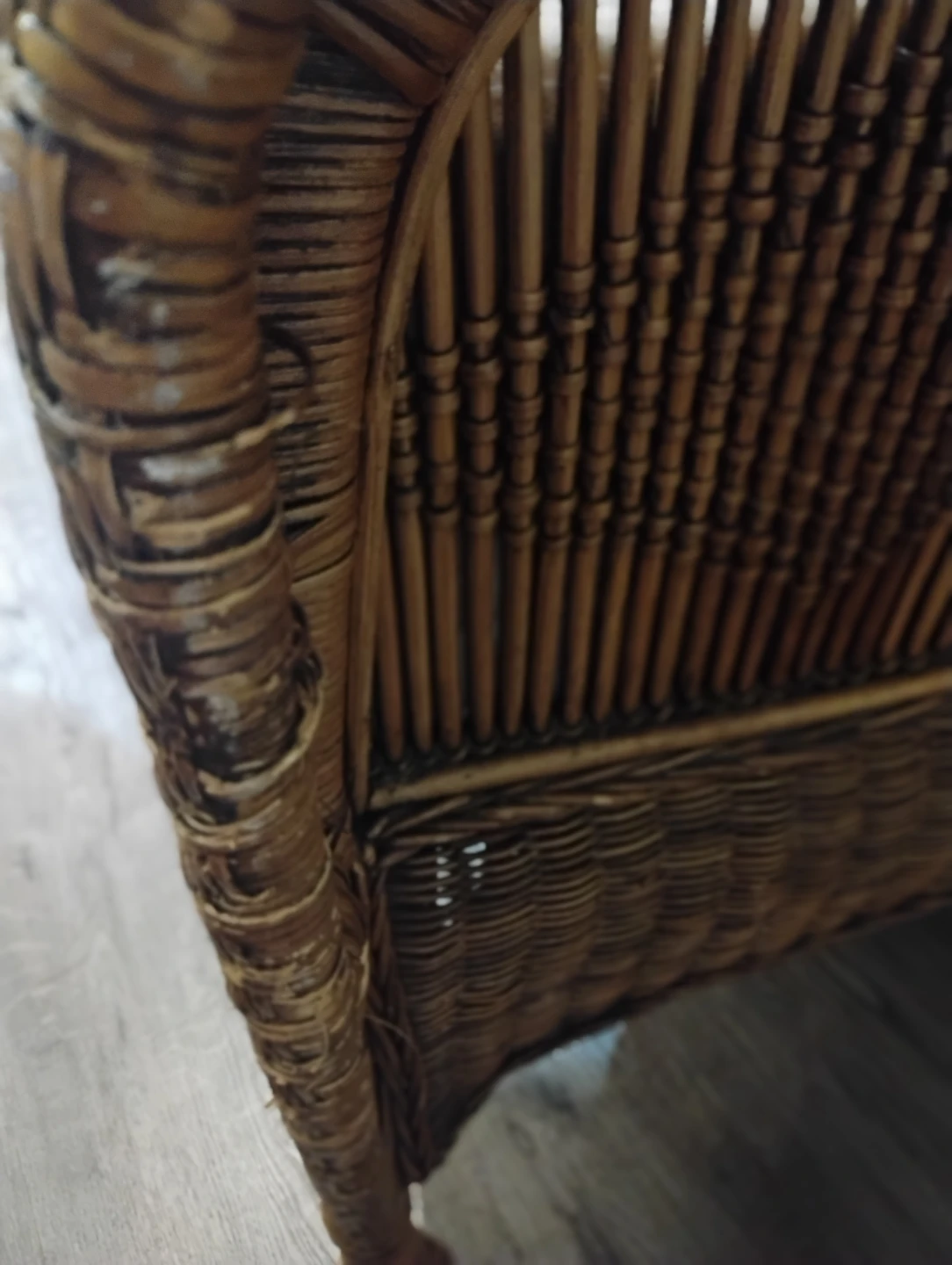 Wicker Accent Chair with Floral Cushion - photo 3