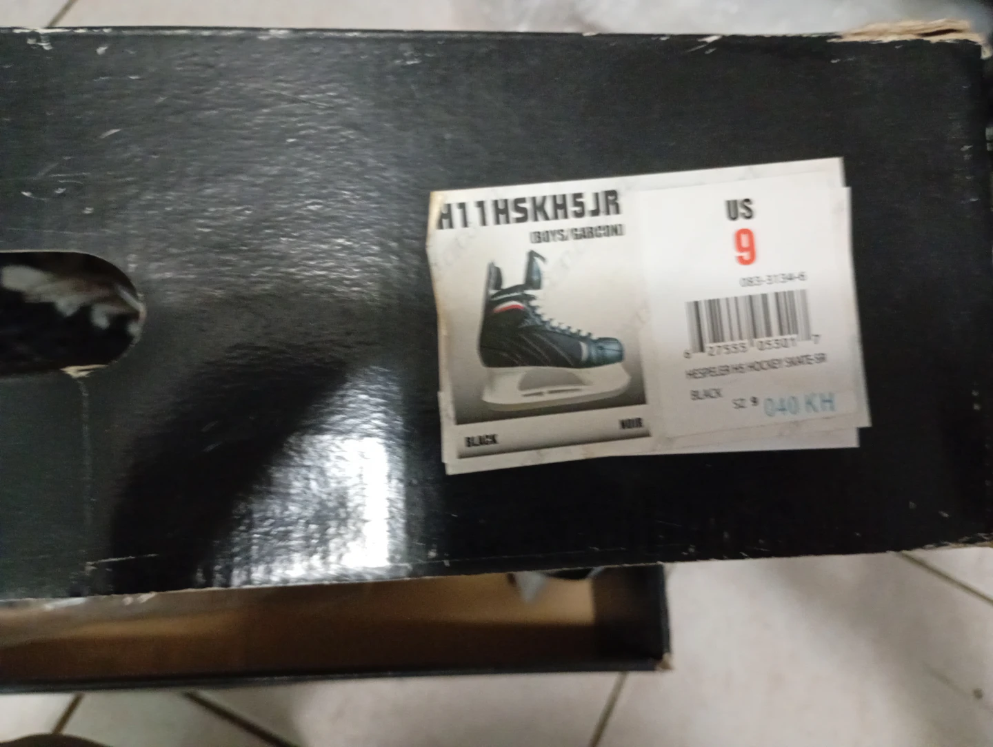 Men Ice skates size 9
