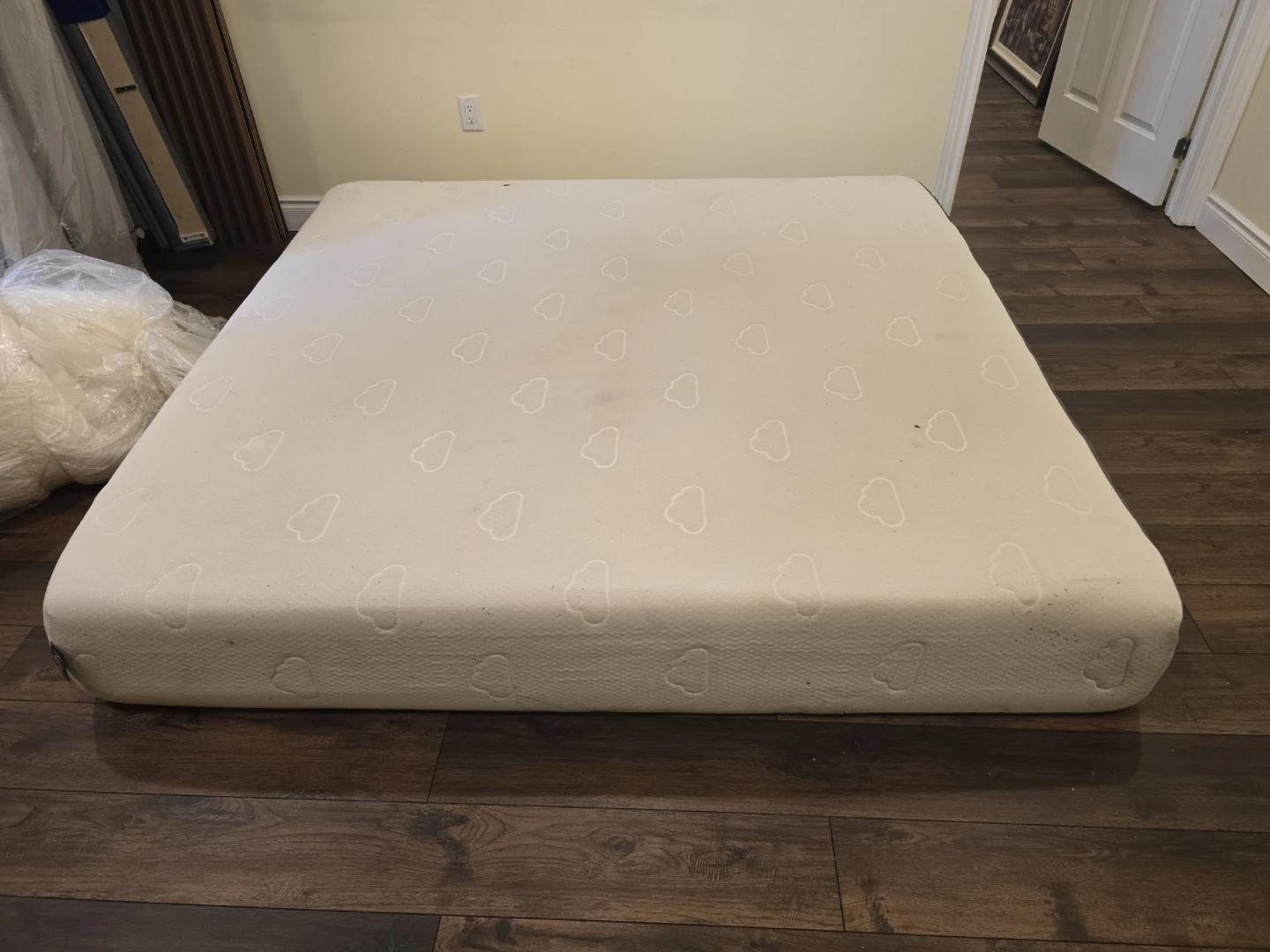 Puffy Mattress and Bed Frame King Size - photo 5