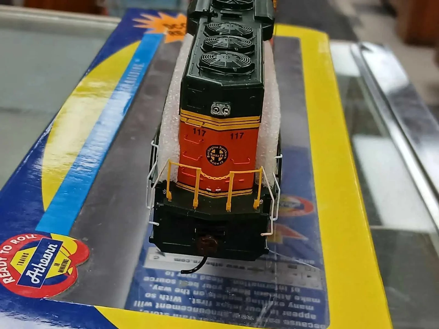 Athena Ready to Roll HO Scale BNSF GP60M 117 - DCC Ready - photo 3
