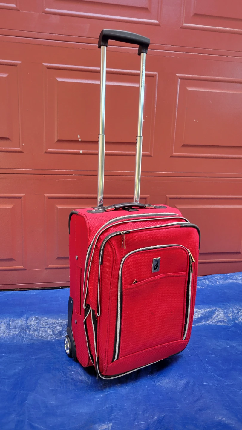 22" Red London Fog Rolling Suitcase solid