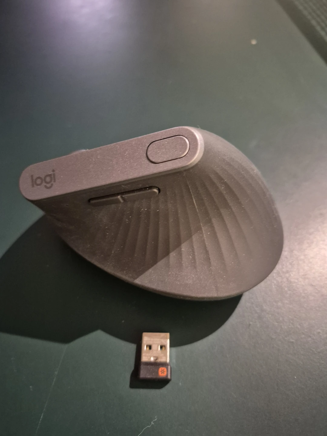 Logitech MX Vertical Wireless Mouse - photo 3