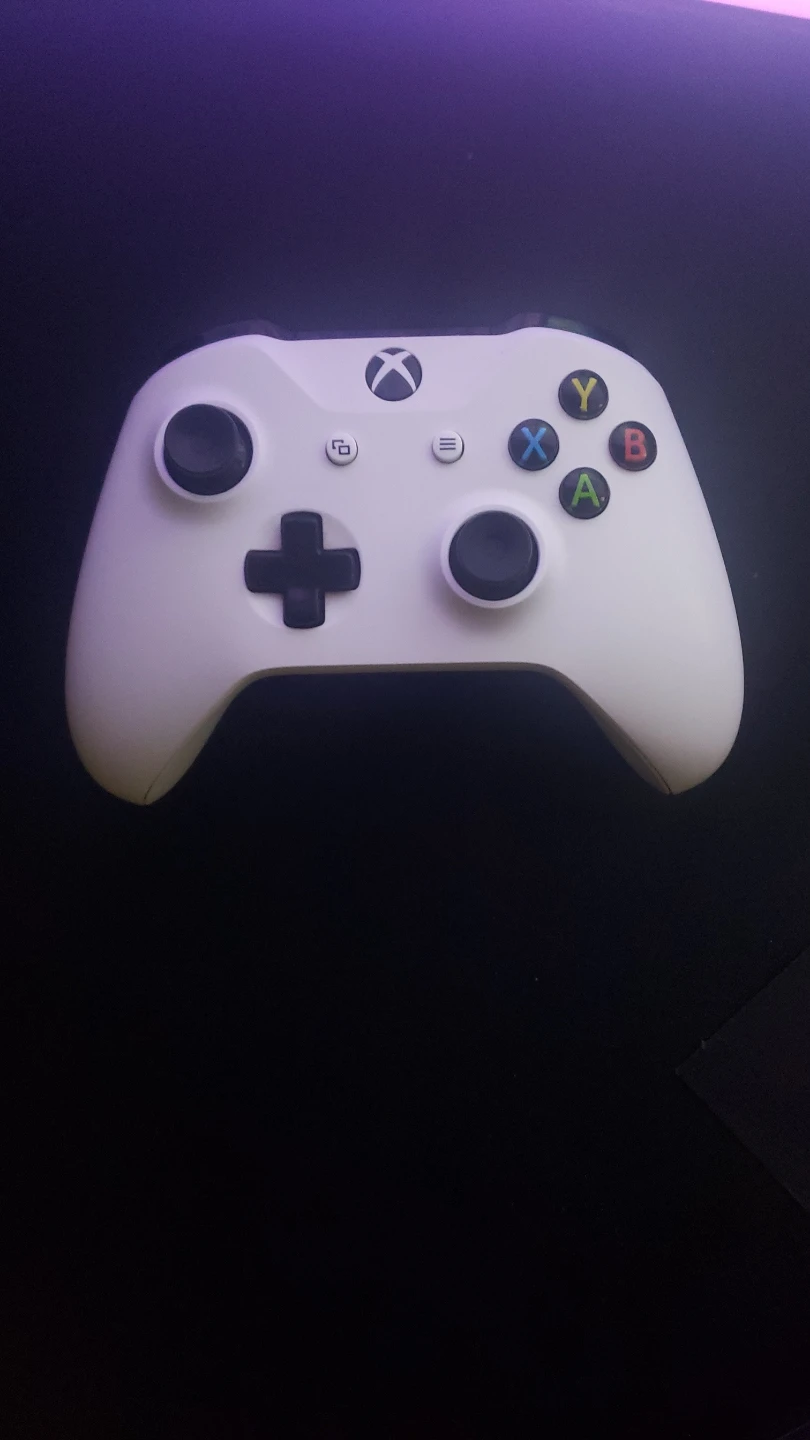 White Xbox Wireless Controller