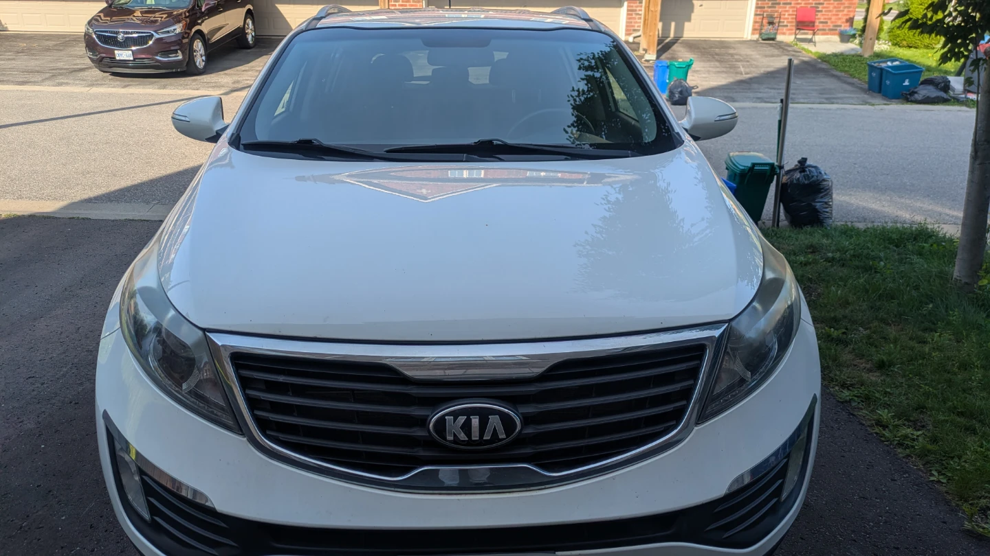 White Kia Sportage SUV
