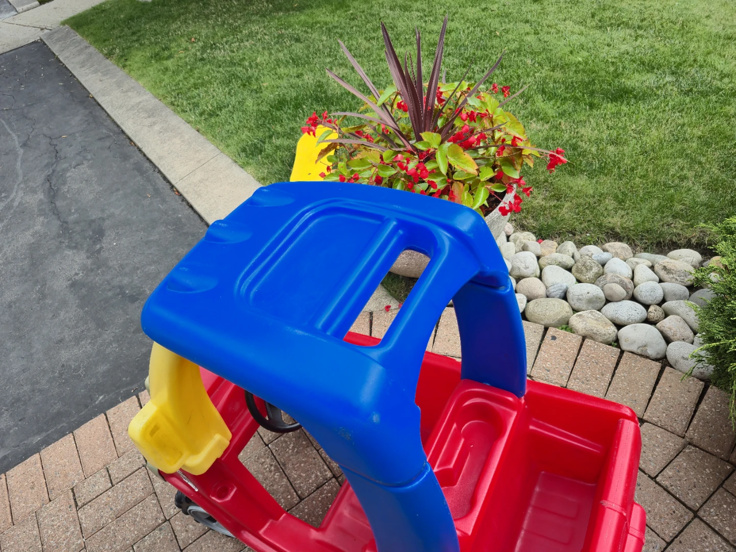Little Tikes Cozy Coupe Ride-On Toy Car - photo 3