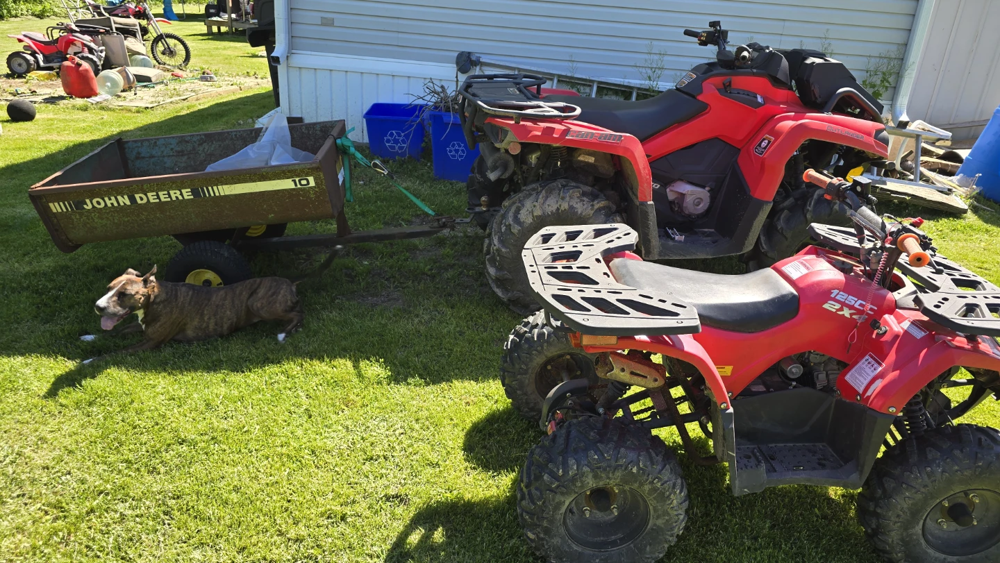 Red Can-Am outlandet ATV, kids atv, and foldable ramp. 12k firm. - photo 2