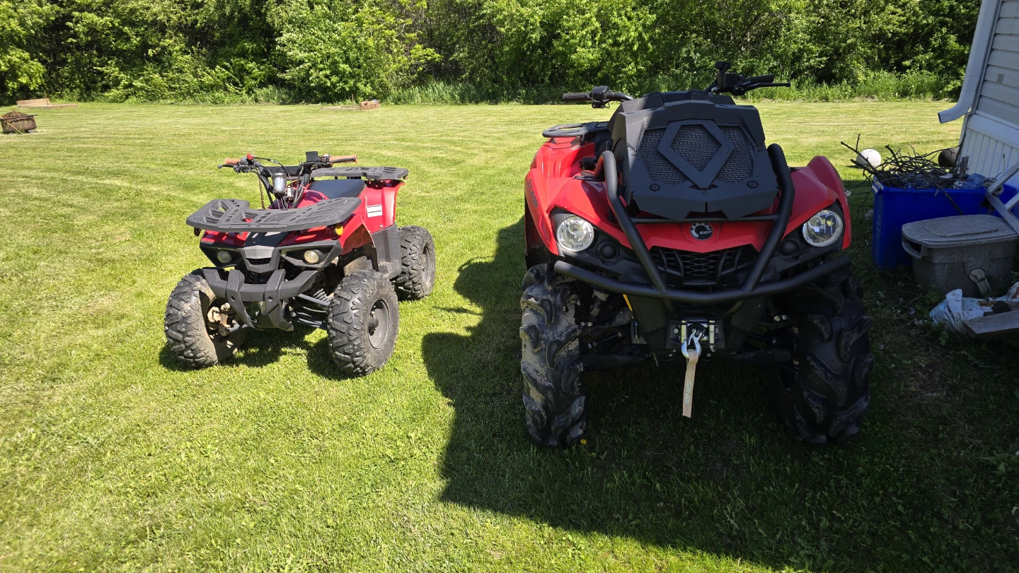 Red Can-Am outlandet ATV, kids atv, and foldable ramp. 12k firm. - photo 4