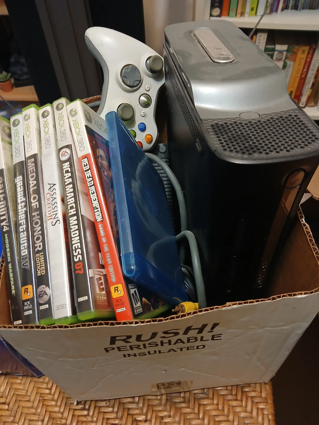 Xbox 360 Console Bundle with Games and Controller - photo 3