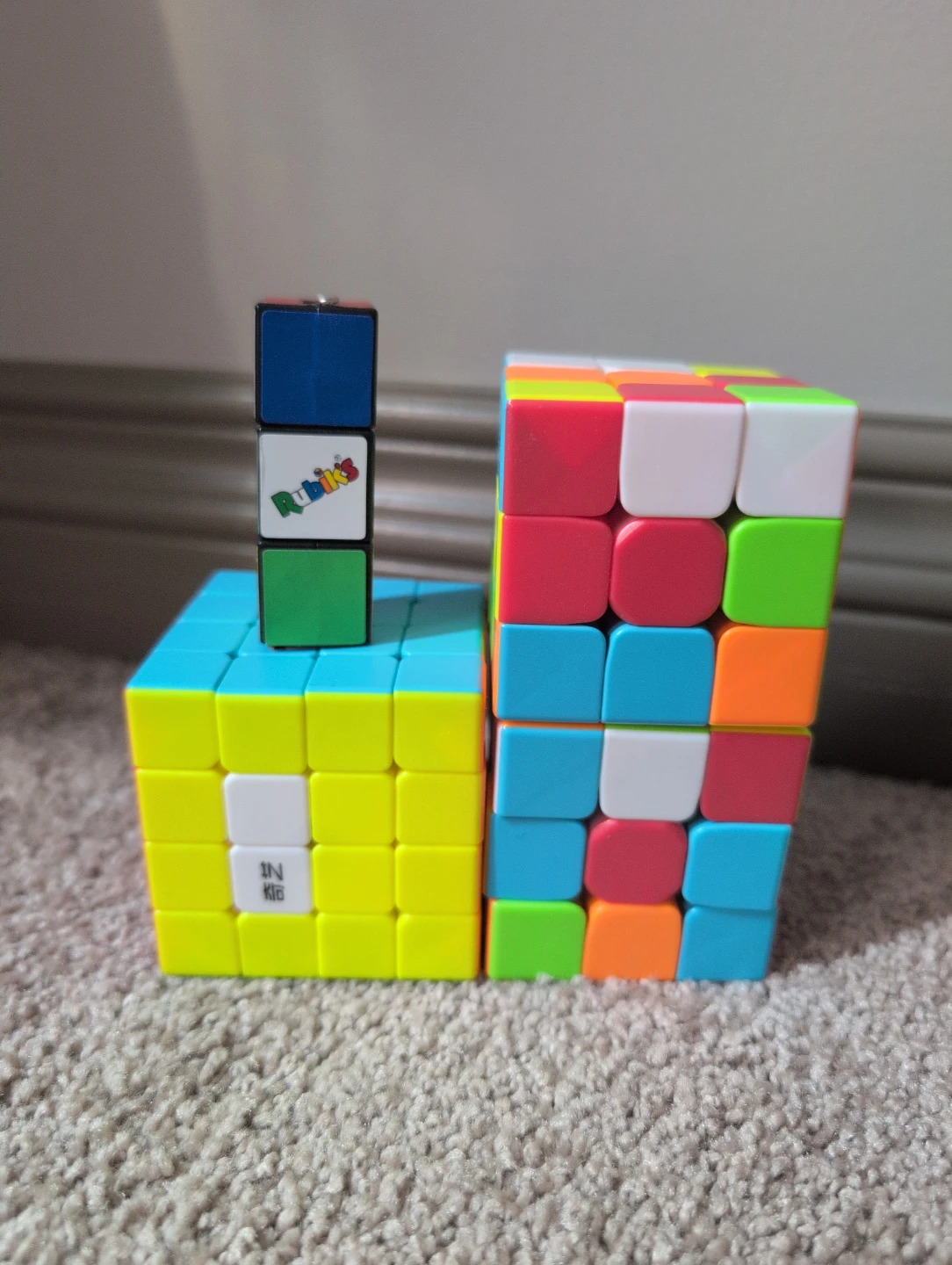 QiYi Rubix Cube Set + Bonus Keychain