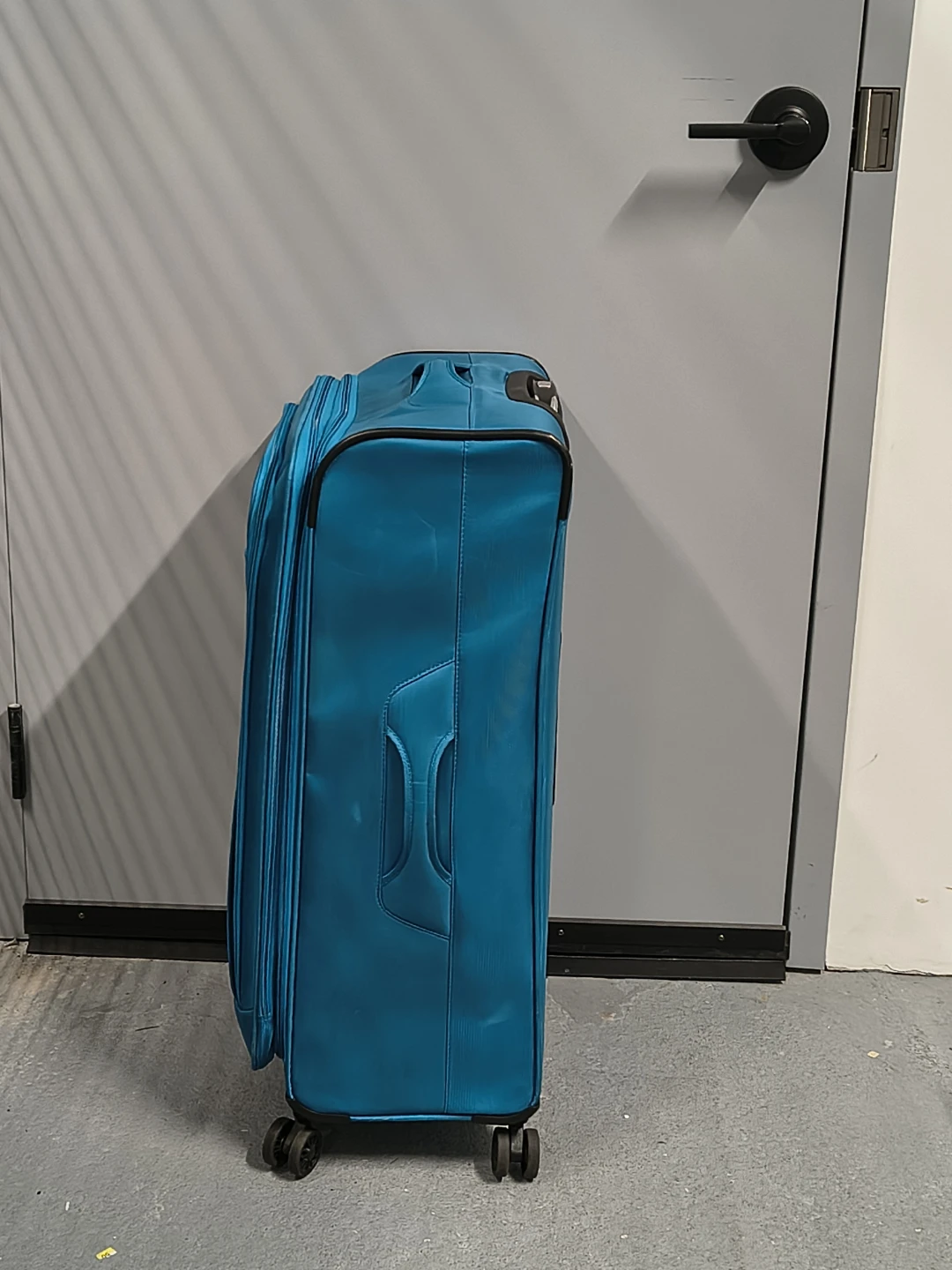 XL Skyway Teal Softside 4 Wheel Spinner Suitcase - photo 3