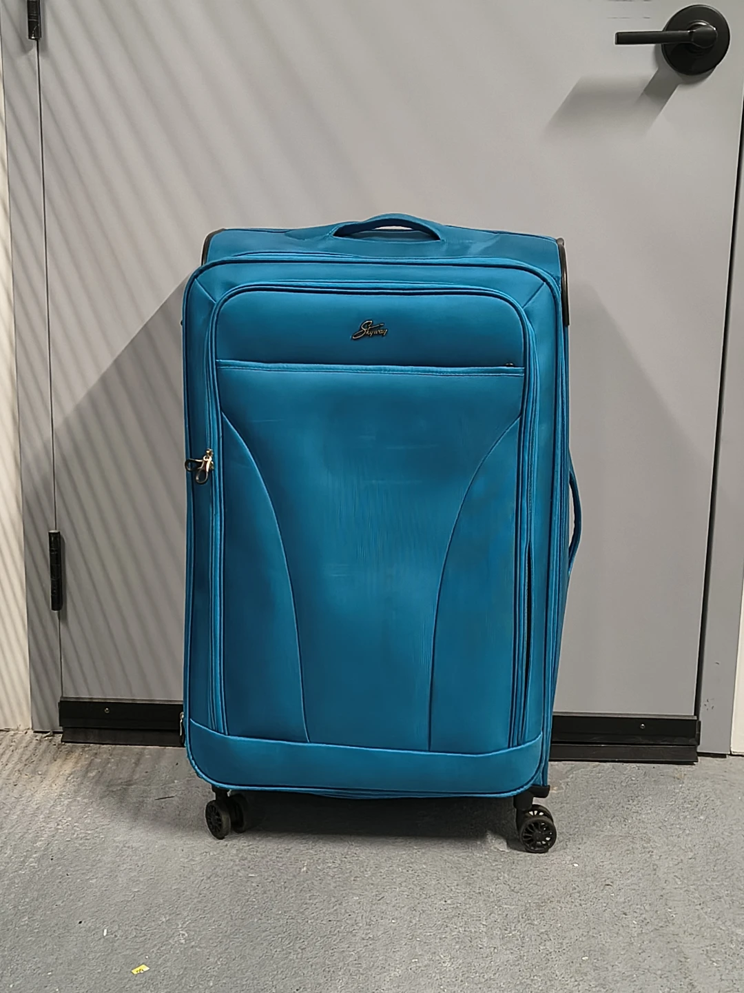 XL Skyway Teal Softside 4 Wheel Spinner Suitcase - photo 4