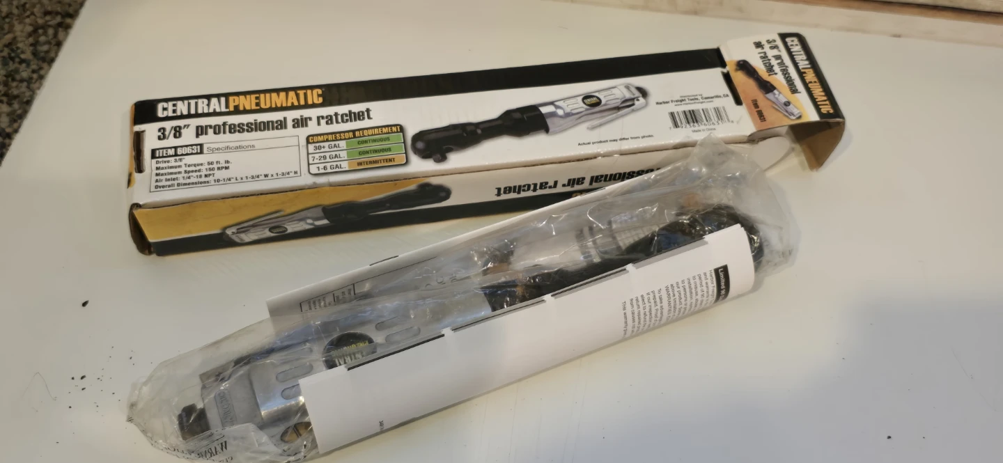 Central Pneumatic 3/8" Professional Air Ratchet