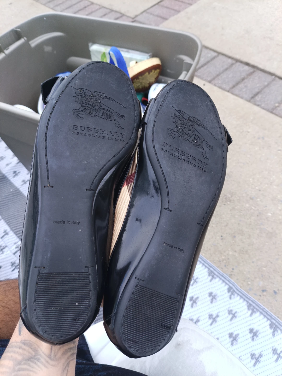 Burberry Black Patent Leather Ballet Flats - photo 4